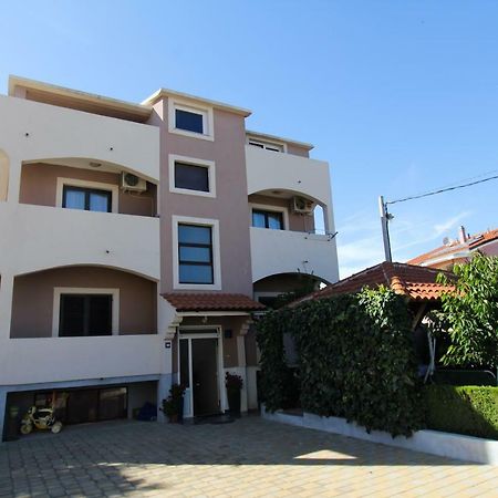 Apartments Lili Биоград на Мору Екстериор снимка