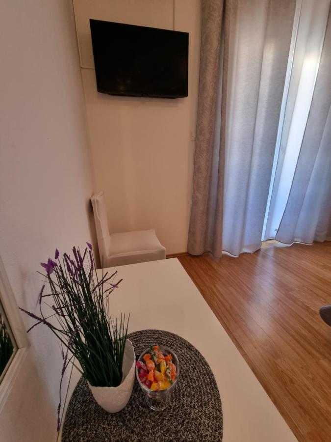 Apartments Lili Биоград на Мору Екстериор снимка