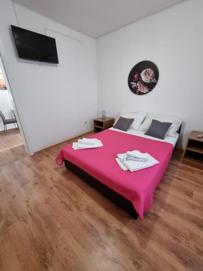 Apartments Lili Биоград на Мору Екстериор снимка