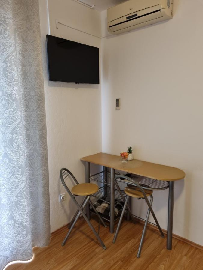 Apartments Lili Биоград на Мору Екстериор снимка