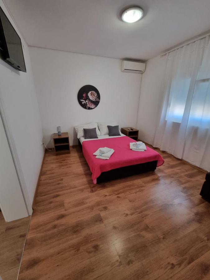 Apartments Lili Биоград на Мору Екстериор снимка