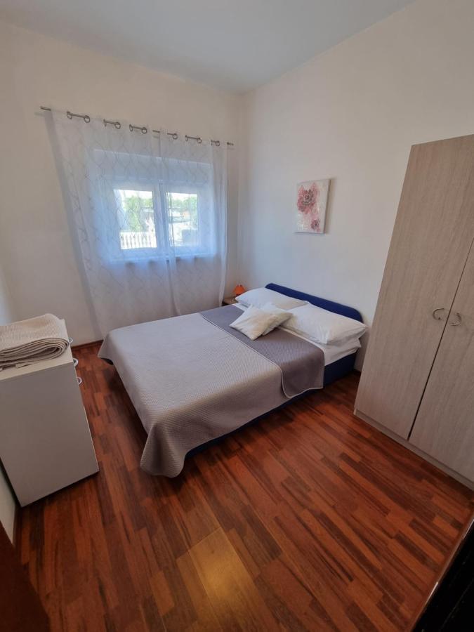 Apartments Lili Биоград на Мору Екстериор снимка