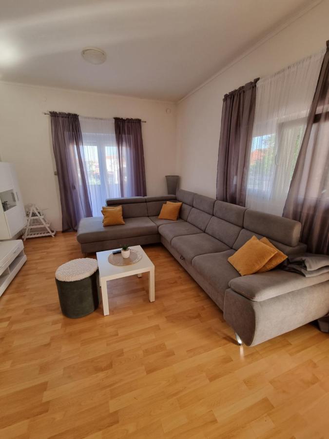 Apartments Lili Биоград на Мору Екстериор снимка