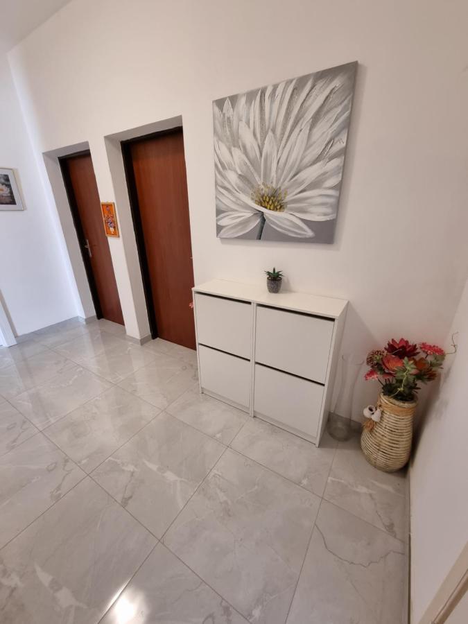 Apartments Lili Биоград на Мору Екстериор снимка