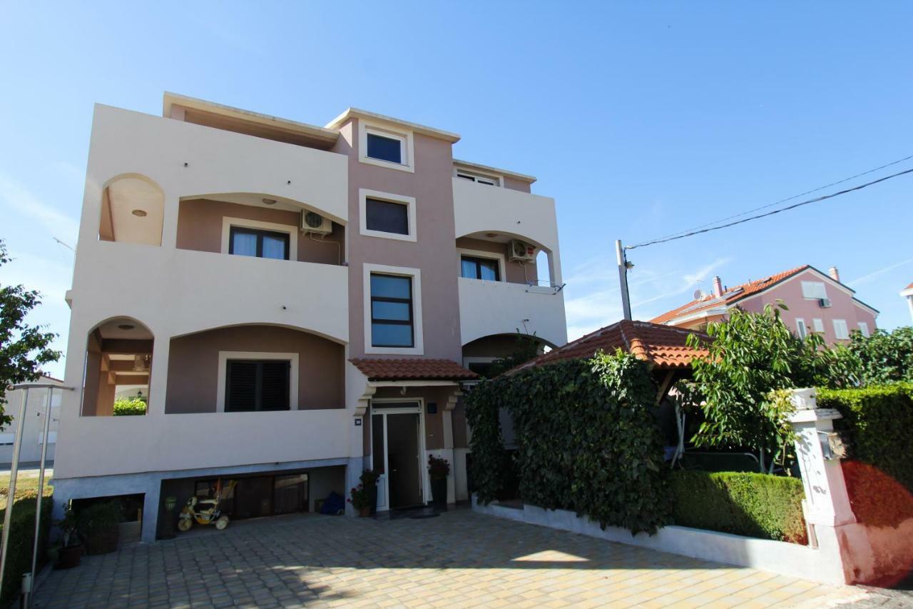Apartments Lili Биоград на Мору Екстериор снимка